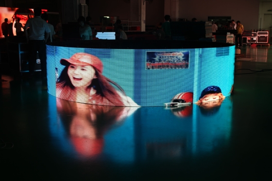 Small 360 Degree LED Display 14bis Synchronized Displaying Colors Multi Funtional