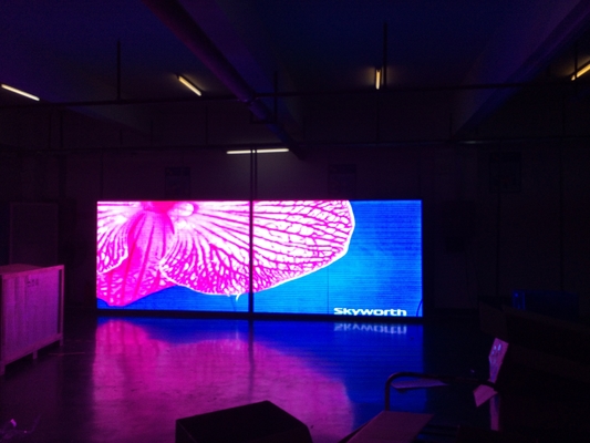 High Resolution Outdoor Advertising LED Display 4mm Pixel Pitch Professional